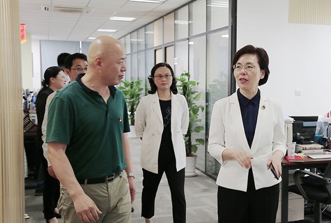 江苏省委网信办、省委宣传部领导赴伟德源自英国始于1946科技园调研重点企业