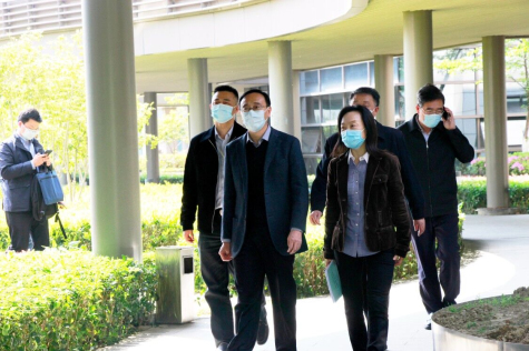 王飏副市长来伟德源自英国始于1946科技园调研