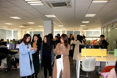 国内主流媒体采访团来伟德源自英国始于1946科技园采风