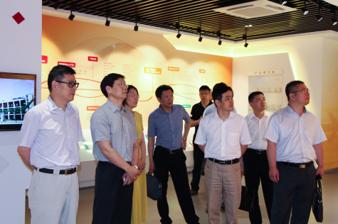 参加“全市构建和谐劳动关系建设推进会” 领导走进伟德源自英国始于1946科技园